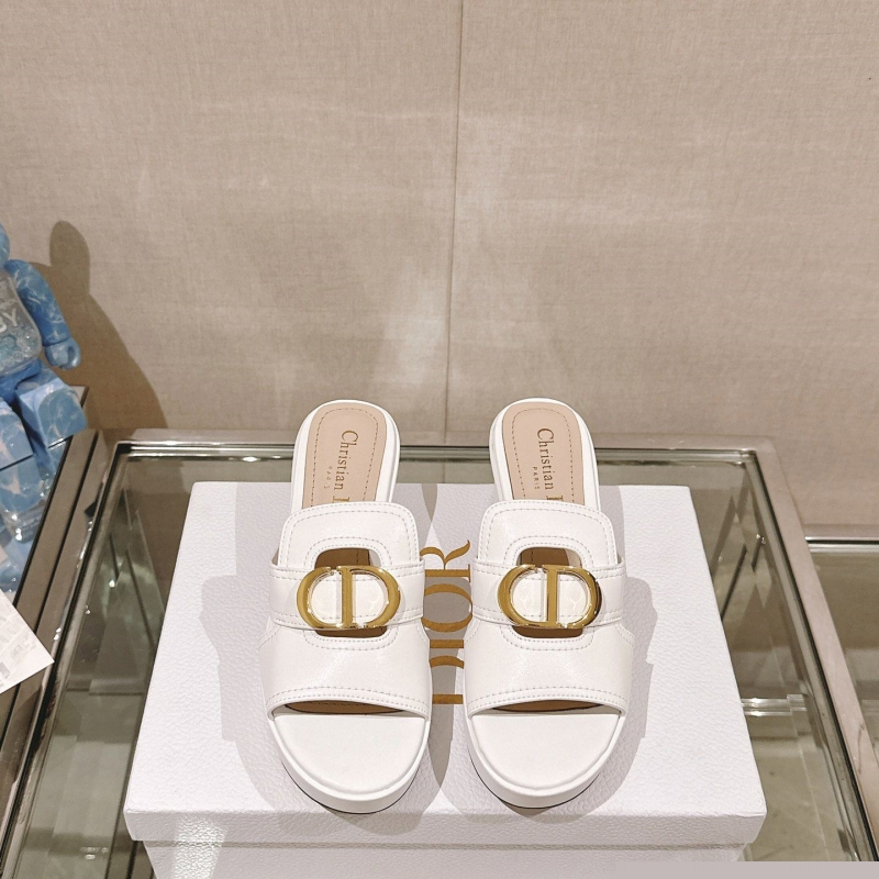 ch**an D*or slippers